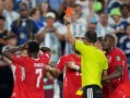 FIFA回应VAR介入"误认身份"：纠正假摔非失误，此决定恢复了赛场公正
