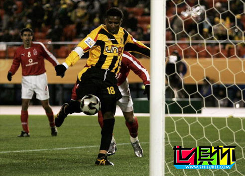 2005世俱杯伊蒂哈德1:0淘汰阿赫利 “亚洲切尔西”梦想在路上-第1张图片-世俱杯