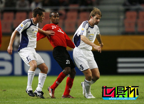 2006世俱杯-阿赫利2-0奥克兰 半决赛挑战巴西国际队-第1张图片-世俱杯