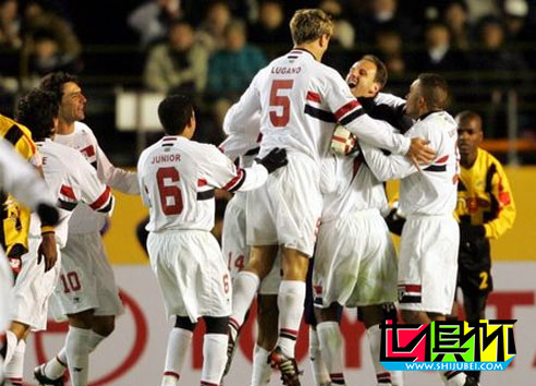 2005世俱杯：阿莫鲁索发威 圣保罗险胜进决赛