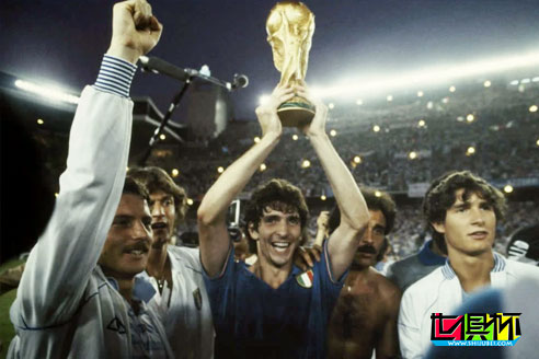 意大利传奇球星保罗-罗西去世
，带领意大利夺1982年世界杯冠军