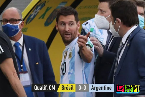 世预赛南美区重头戏，巴西主场迎战阿根廷，开场3分钟被迫中断