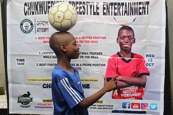 尼日利亚 足球小将 奇农索·埃切 已打破三项 世界纪录