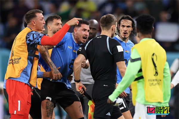 卡塔尔世界杯攻击裁判 多名乌拉圭球员遭禁赛-第1张图片-世俱杯