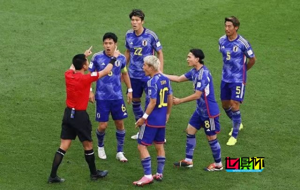 前 日本 国脚认为 伊朗 队员掷界外球抬脚违例，点球判罚应取消-第1张图片-世俱杯