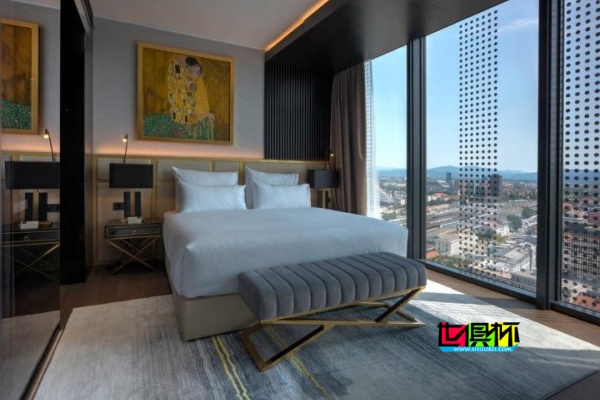 C罗 在酒店睡过的床将被拍卖，起始价为5000欧元-第1张图片-世俱杯