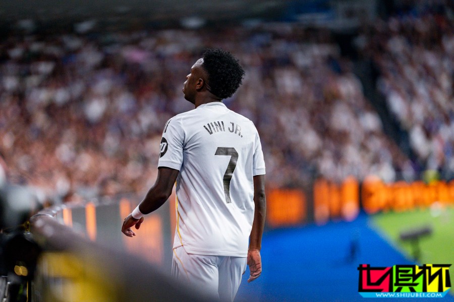 维尼修斯 致歉:我的热情会让我失去理智-第1张图片-世俱杯 维尼修斯 致歉:我的热情会让我失去理智-第1张图片-世俱杯