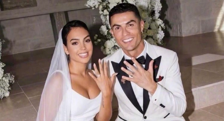 “C罗宣布结婚”登顶热搜!6小时获1500万点赞 熊皇+字母哥祝贺-第1张图片-世俱杯 “C罗宣布结婚”登顶热搜!6小时获1500万点赞 熊皇+字母哥祝贺-第1张图片-世俱杯